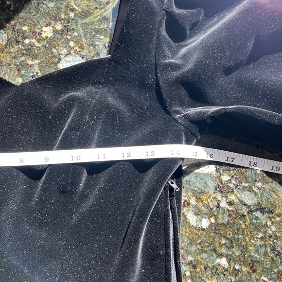 Vintage 90’s Laura Ashley Velvet Dress. Sweetheart neck. Puff sleeve. True waist - Picture 12 of 15